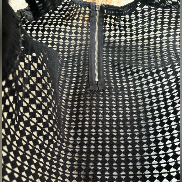 Transparent sleeveless with a fringe - Picture 7 of 8